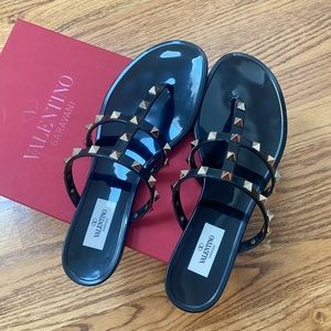 Valentino Garavani Rockstud T-Strap Flat Slide Sandals black, jelly